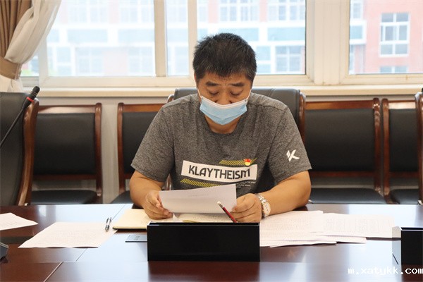 1631887254112773.jpg 4第一党支部书记陈华汇报支部工作.JPG