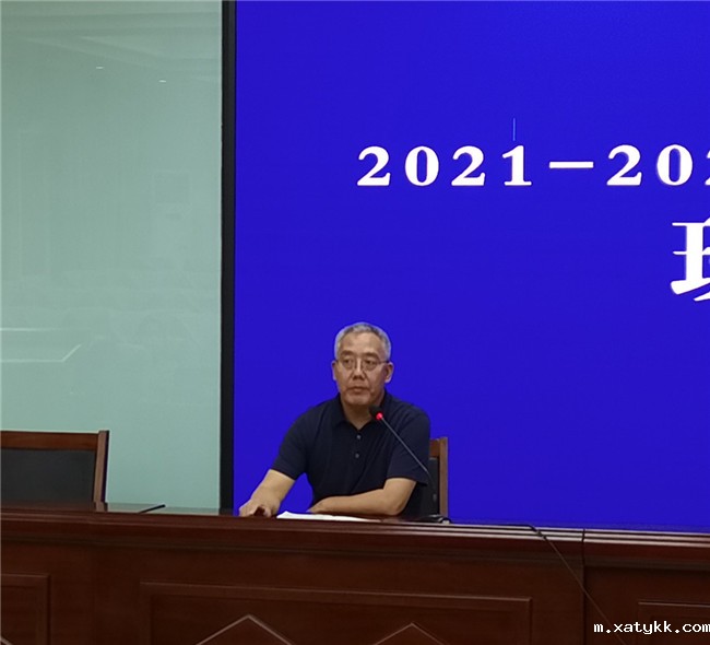 1632299402314002.jpg 2刘永谦副校长安排新学期班主任工作_副本.jpg