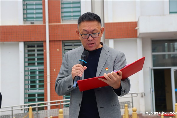 1633938479106331.jpg 1赵银堂书记宣读表彰决定.jpg