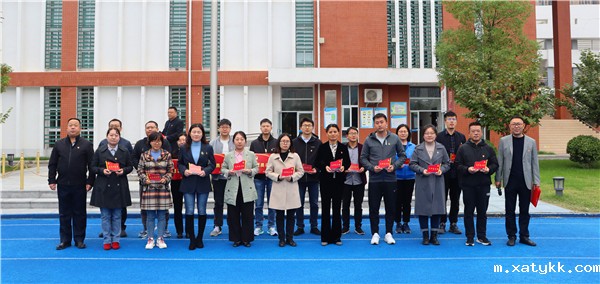 1633938519734896.jpg 4合影留念.jpg