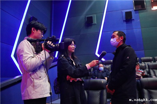 1634735049130007.jpg 3党员老师接受采访.jpg