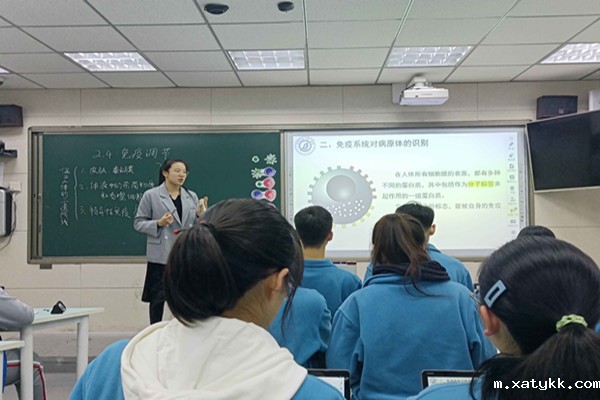 1635500604593623.jpg 1 郑州101中学史丽云老师上观摩课.jpg