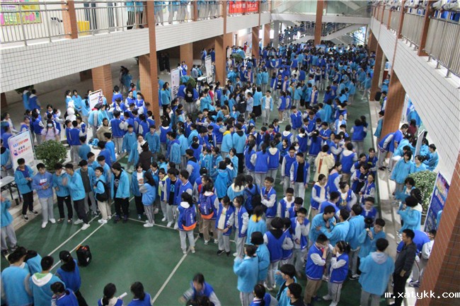 1635733051365770.jpg 1、社团火热招新现场.jpg