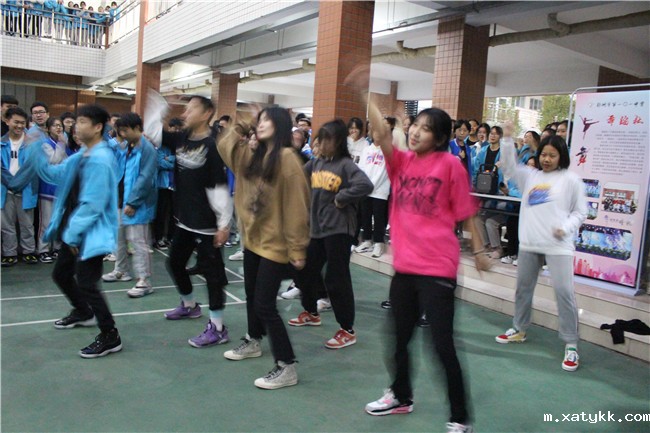 1635733204301222.jpg 4、舞蹈社:我们一起跳起来.jpg