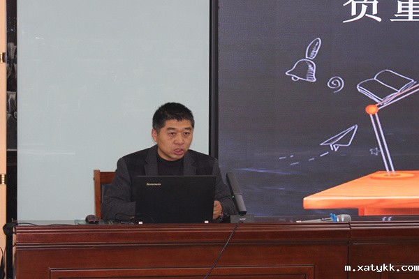 1638229664600250.jpg 3 2021届高三年级长陈华老师发言.jpg