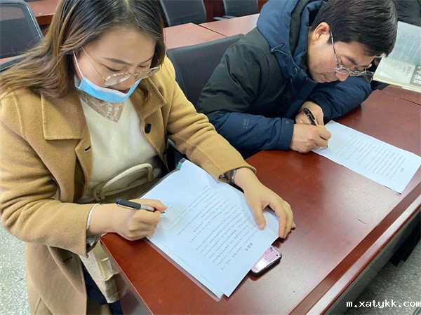 1638492441800950.jpg 签订承诺书.jpg