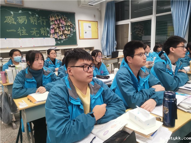 1639449242101339.jpg 3同学们听得很认真.jpg