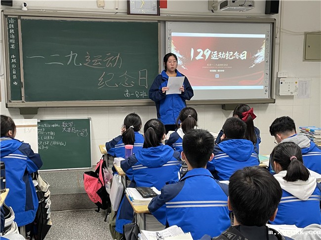 1639449681138489.jpg 2、班委主持班会.jpg