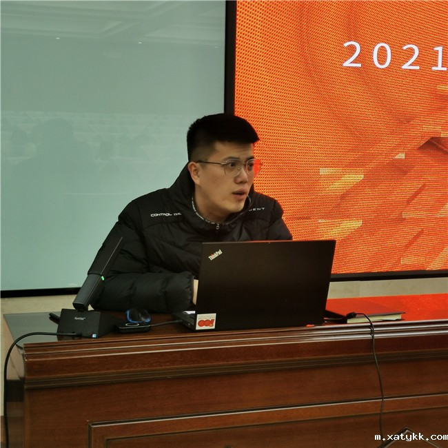 1645411344130790.jpg 4团委书记郑玉璞介绍入团要求.jpg