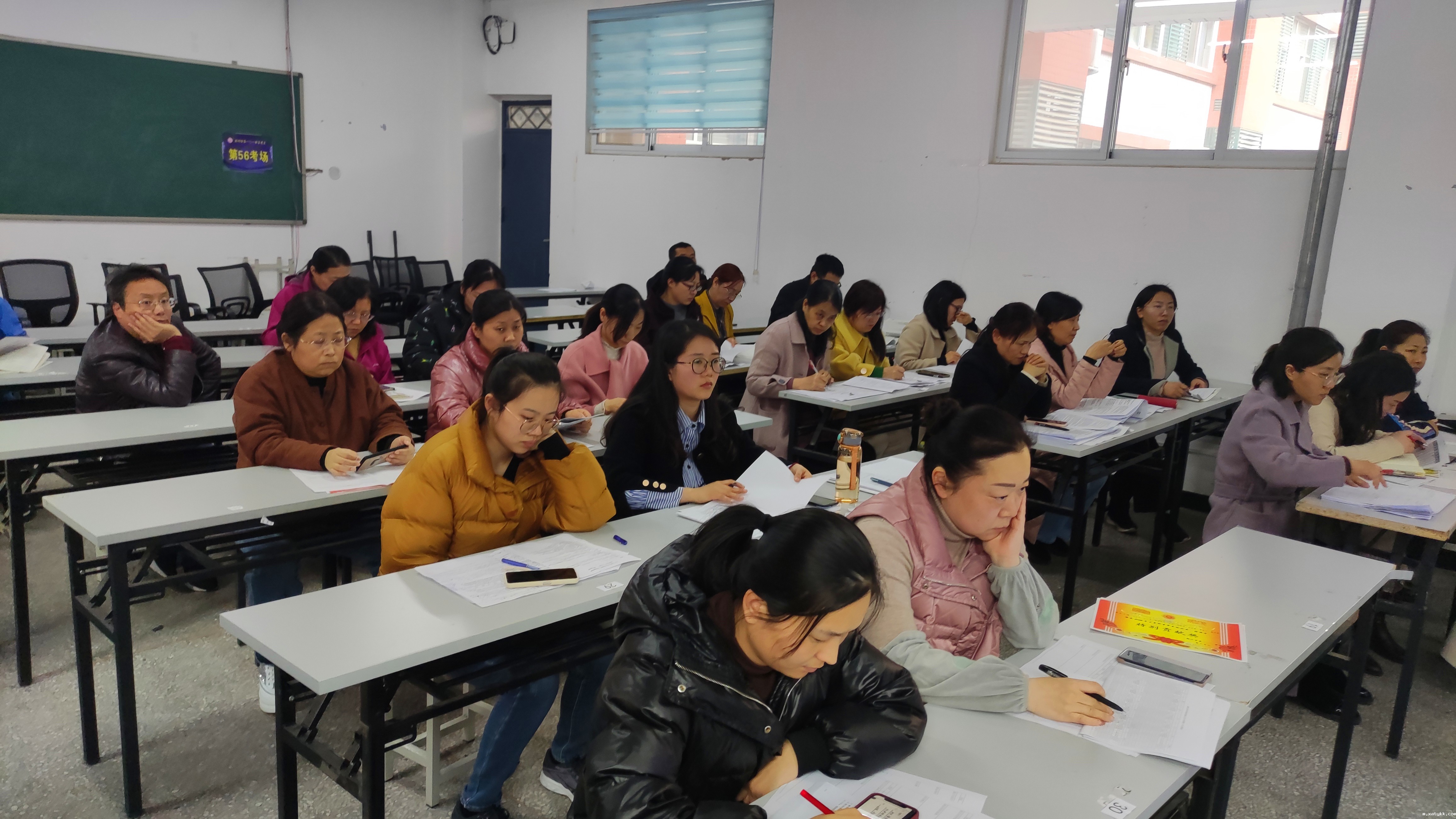 1646183978605801.jpg 5高三任课老师认真听取考试质量分析.jpg