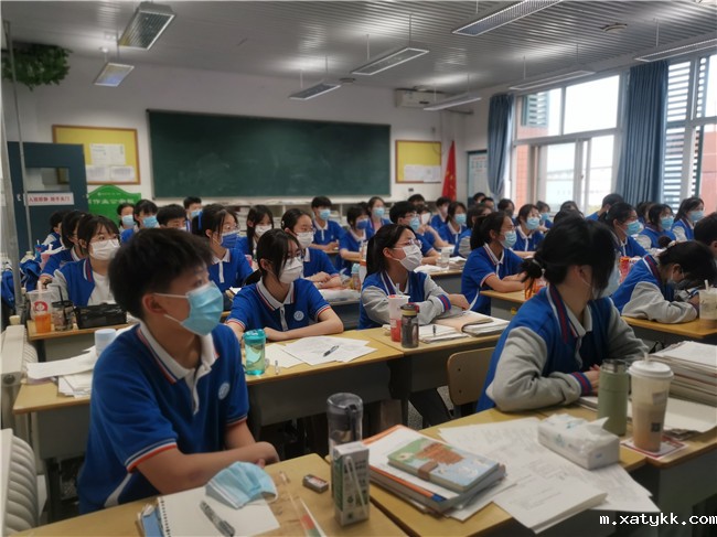 1649817976131285.jpg 3、学生认真听.jpg