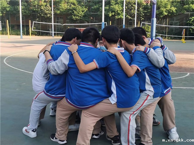 1652835493381089.jpg 03人椅游戏_副本.jpg