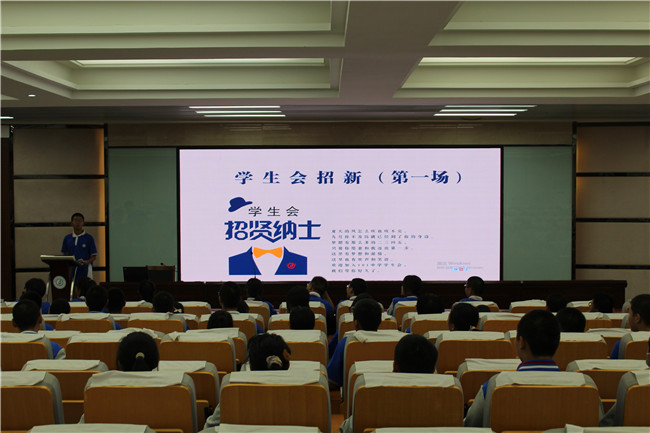 1学生会招新现场_副本.jpg