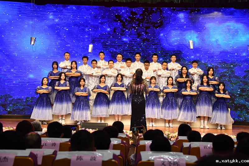 1662687036917222.jpg 10学生合唱《星辰大海》.JPG