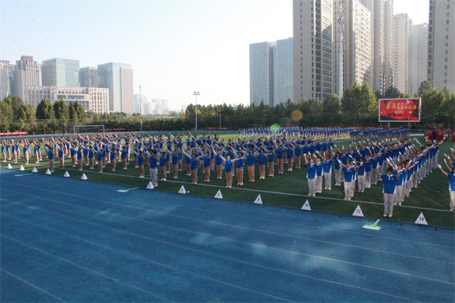 16广播操比赛.jpg