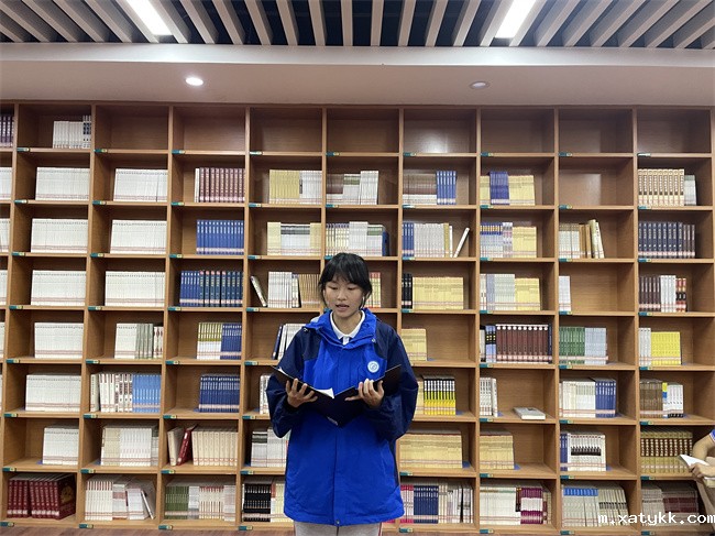 1666062346423475.jpg 4、学生分享《青春之歌》阅读感受.jpg