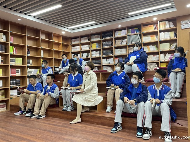 1666062406130485.jpg 6、师生共同参与红色书籍阅读分享会.jpg