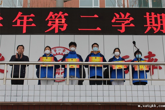 1675765149561995.jpg 5、张超副校长为优秀校当家班级颁奖.jpg