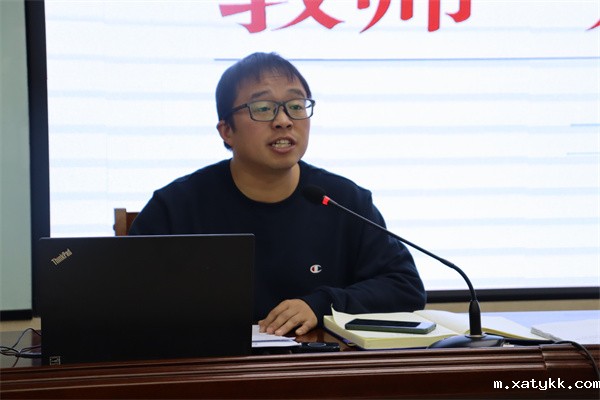 1677806755988870.jpg 3王国威主任做培训.jpg