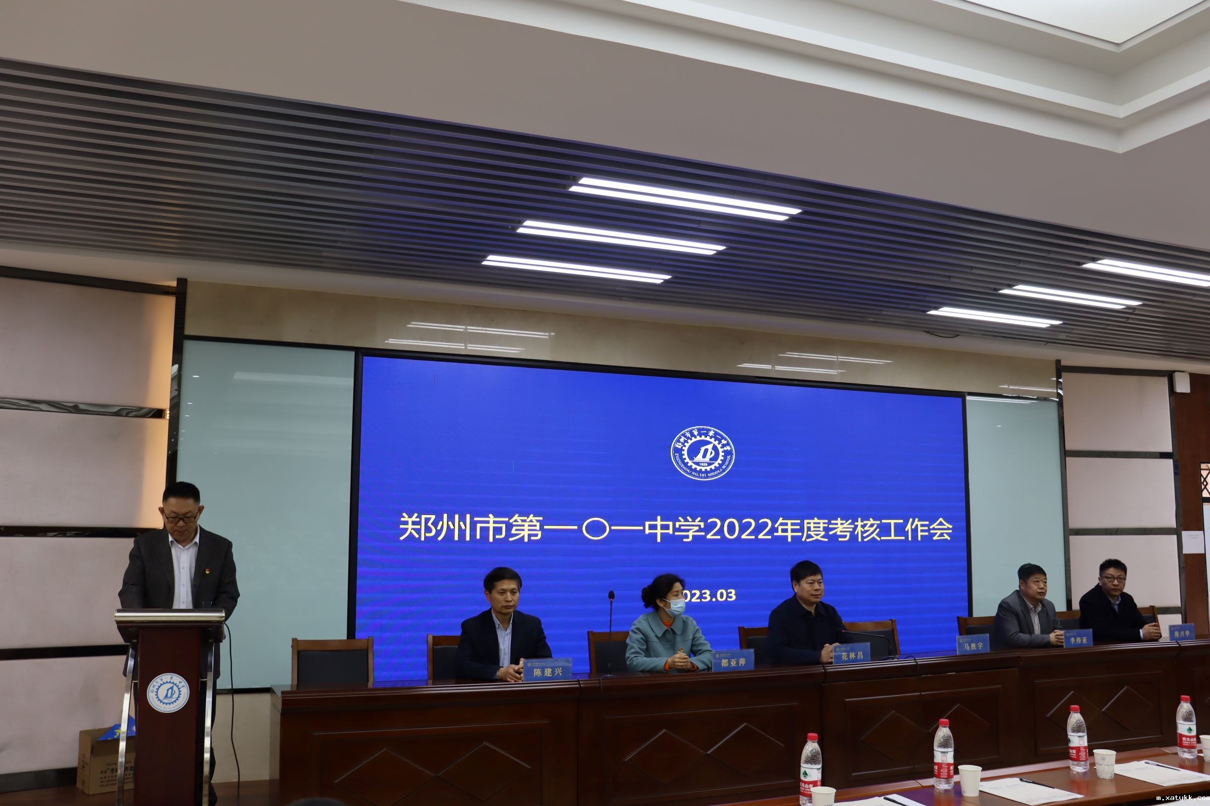 1678269501613245.jpg 1学校党委书记赵银堂主持会议.JPG