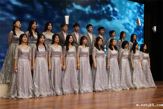 1682415879135588.jpg 12、高二12班《闪耀》.jpg