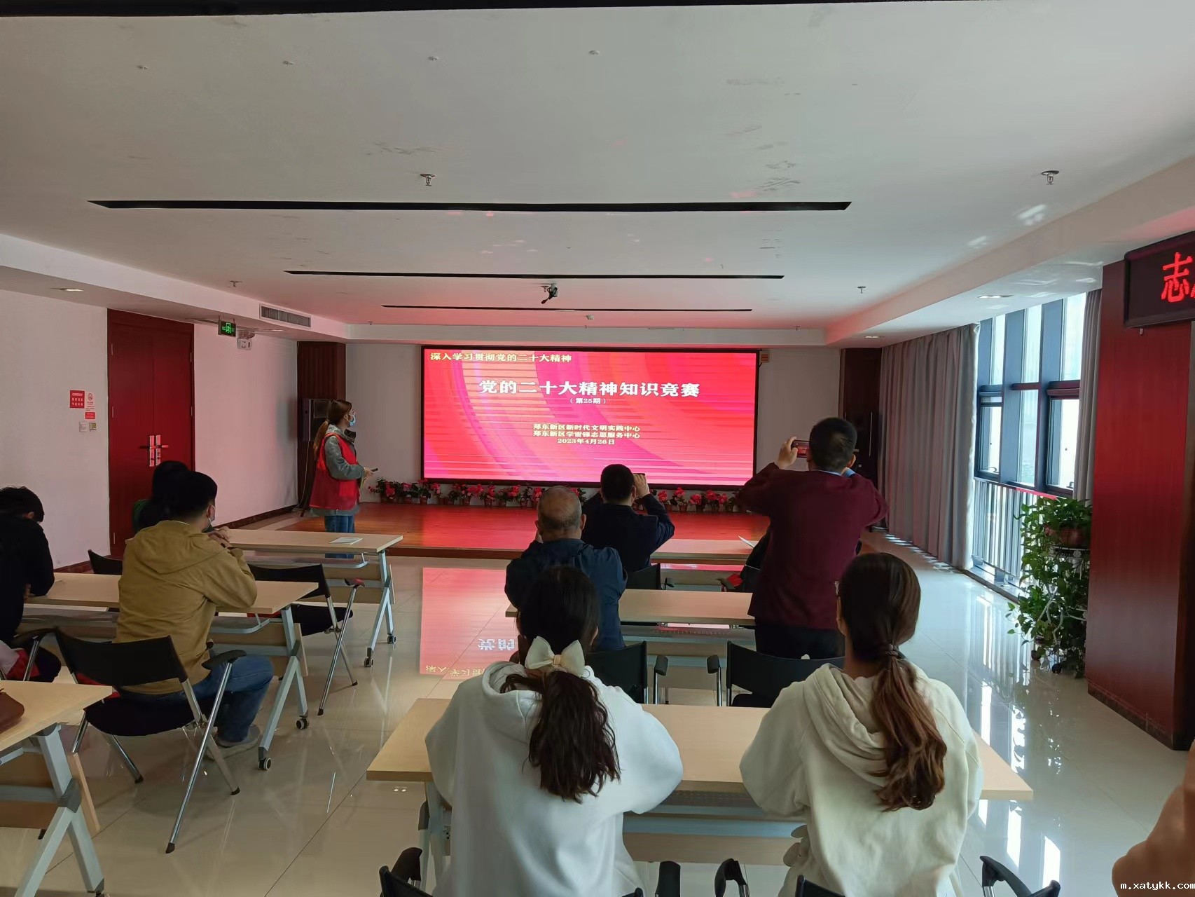 1682576030802155.jpg 2学习二十大精神竞赛抢答现场.jpg