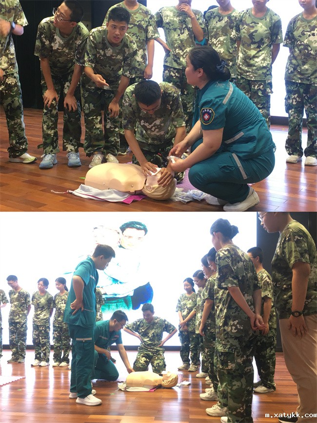 1692781856100642.jpg 4、同学们踊跃上台体验学习.jpg