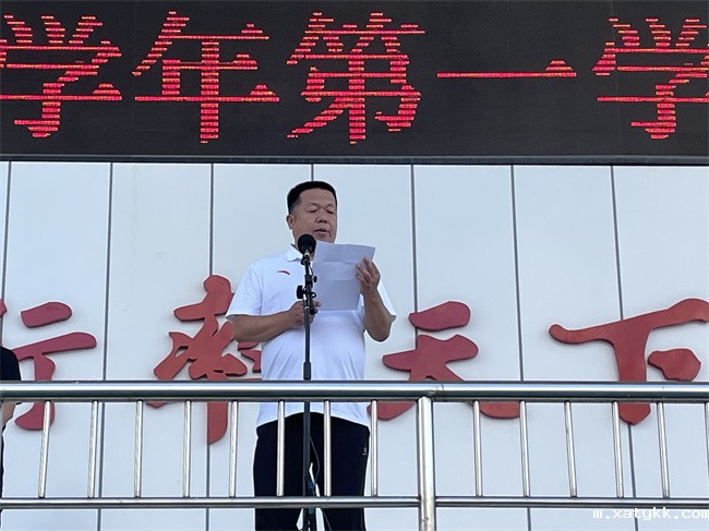 1692947934822337.jpg 1、李国喜校长在开学典礼上讲话.jpg