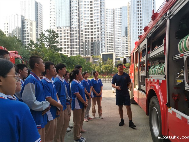 1694679613102557.jpg 3、认识消防车.jpg