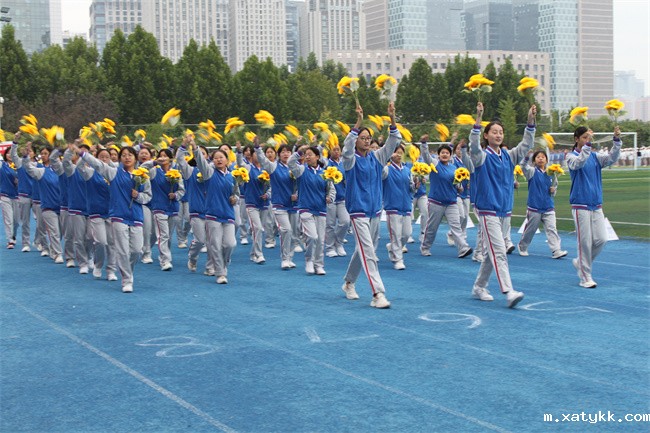 1696727853629770.jpg 3、鲜花队入场.jpg