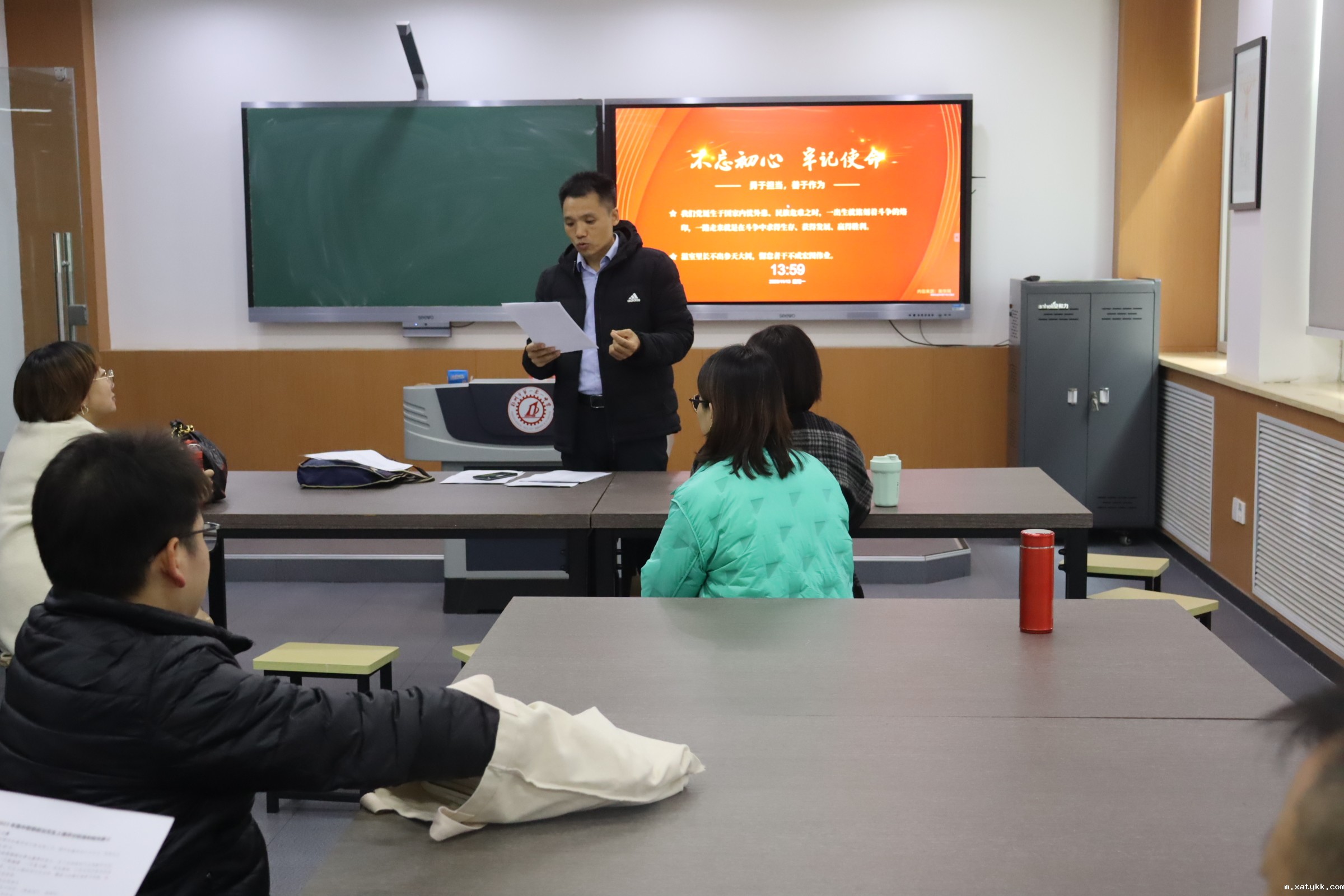 1699955838102389.jpg 1闫彦强老师对评委进行培训.JPG