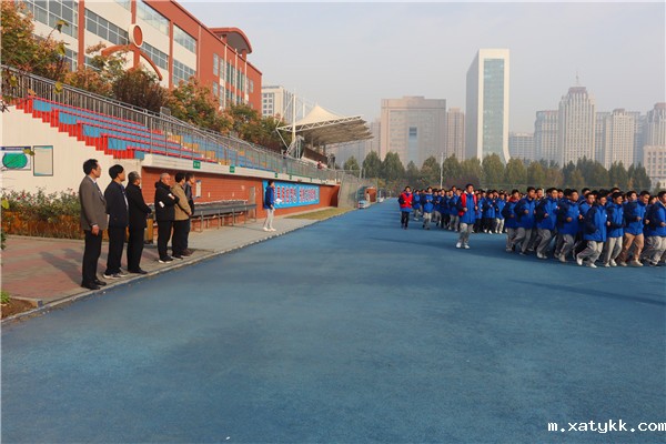 1700098325833095.jpg 9巡视学生跑操.jpg