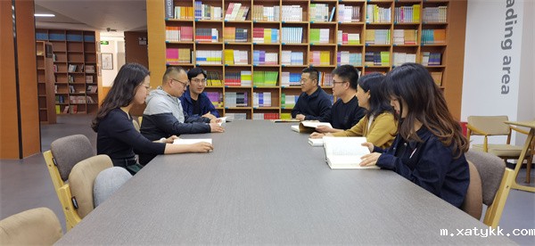 1700117090877977.jpg 2历史组教师开展主题教研.jpg