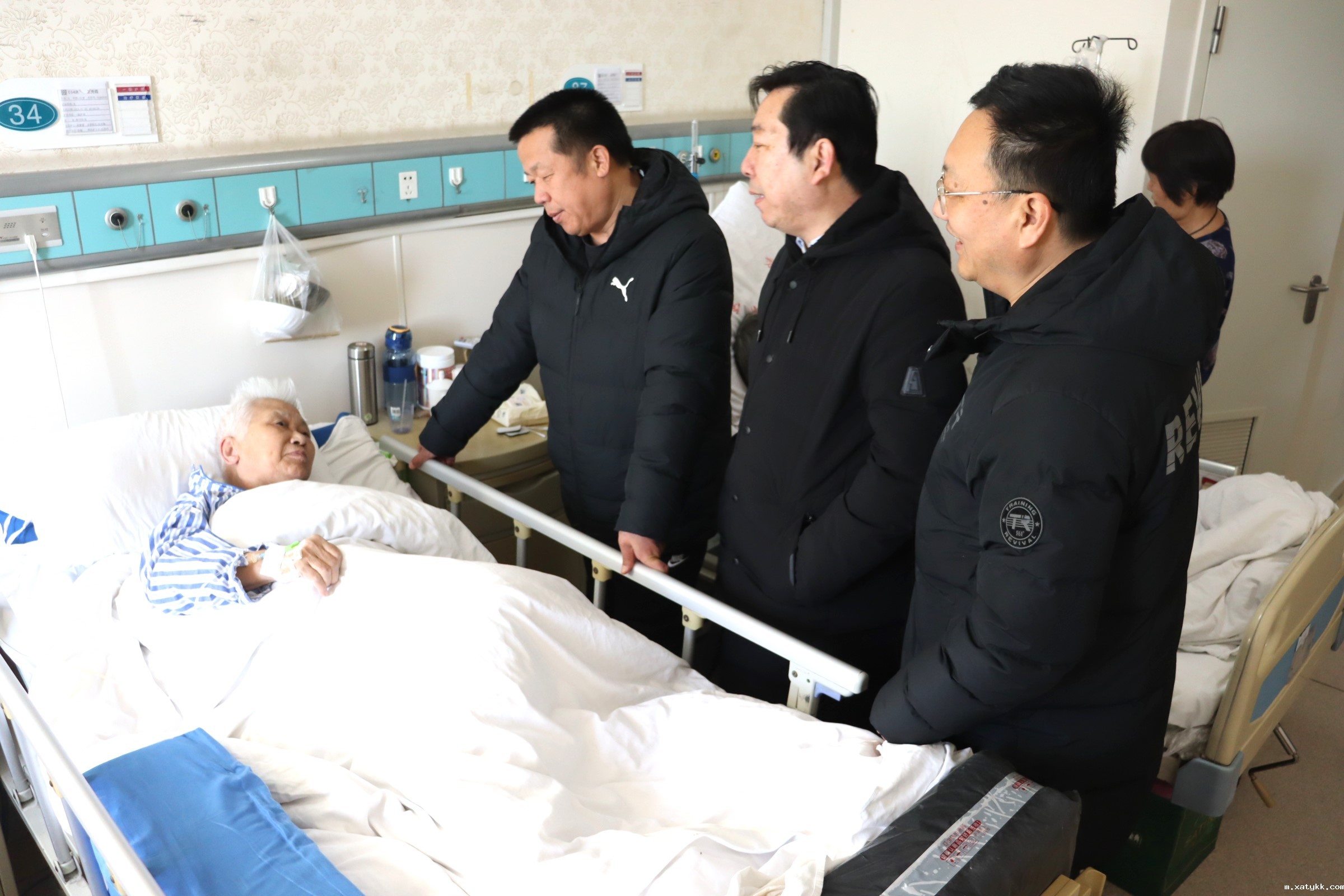 1706604659121254.jpg 3看望退休老干部王秀霞.JPG