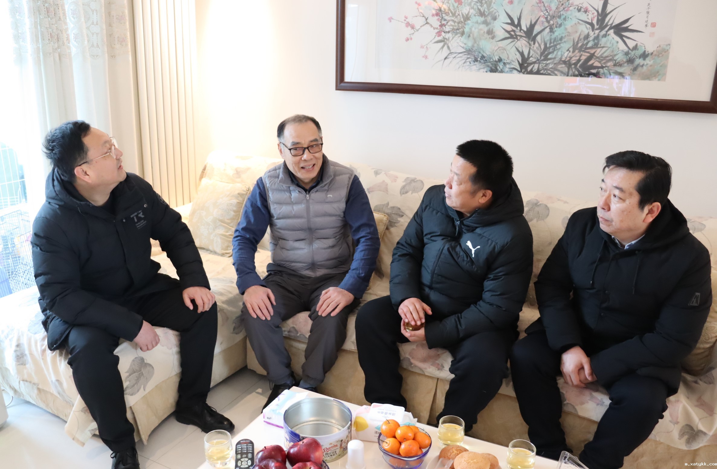 1706604687361036.jpg 8看望退休老干部余晓光.JPG