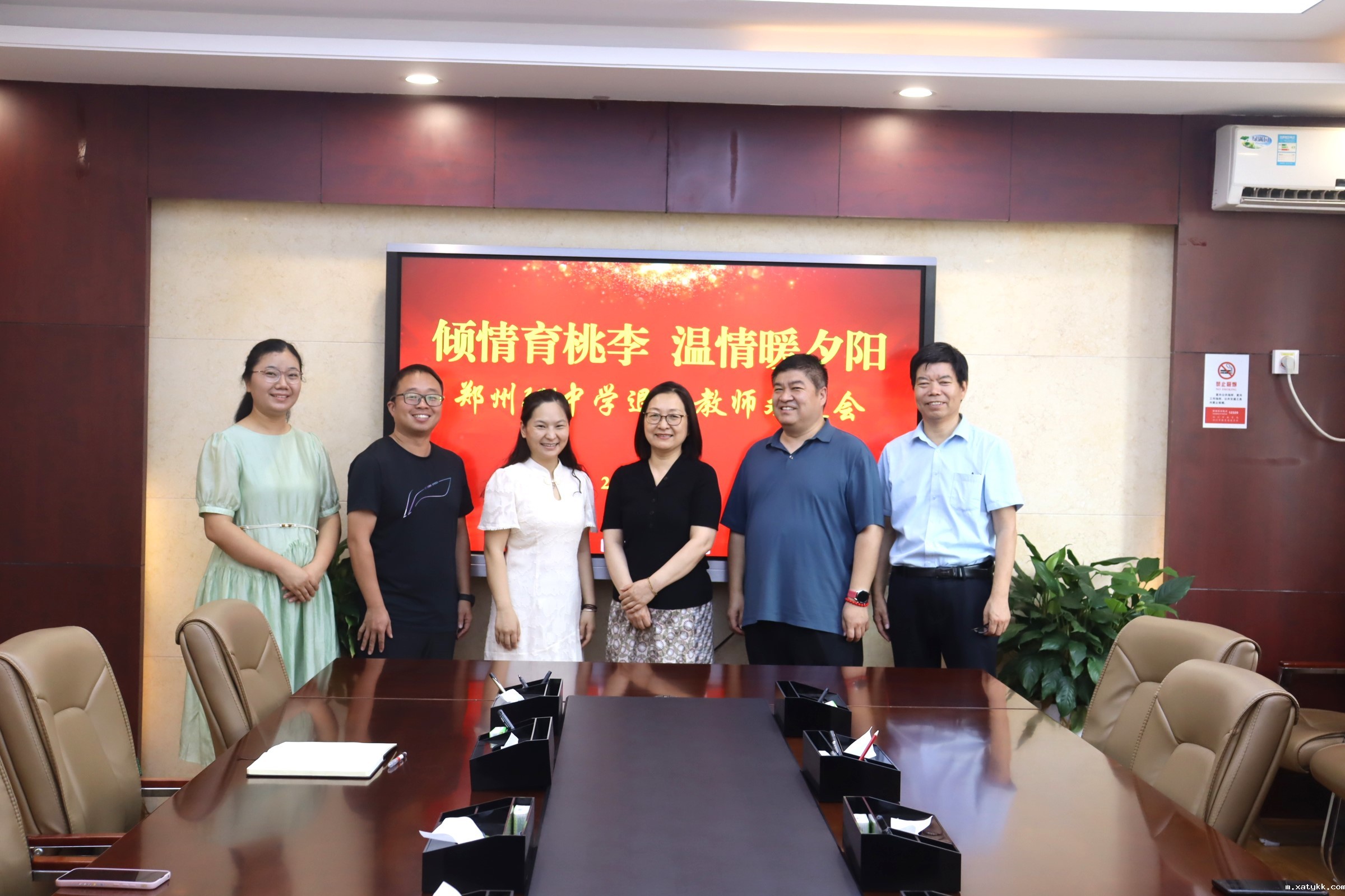 1719564952131242.jpg 5依依不舍的同事情谊.JPG