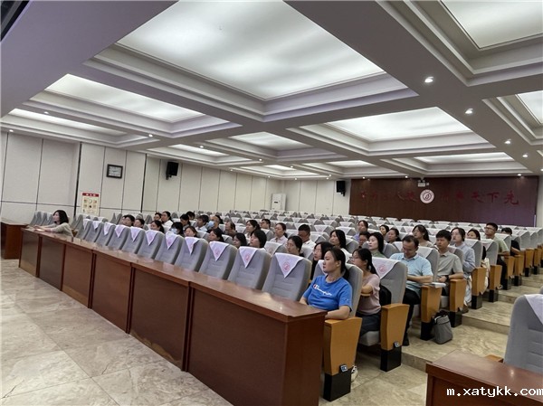 1725350359655029.jpg 4老师们听得很认真.jpg