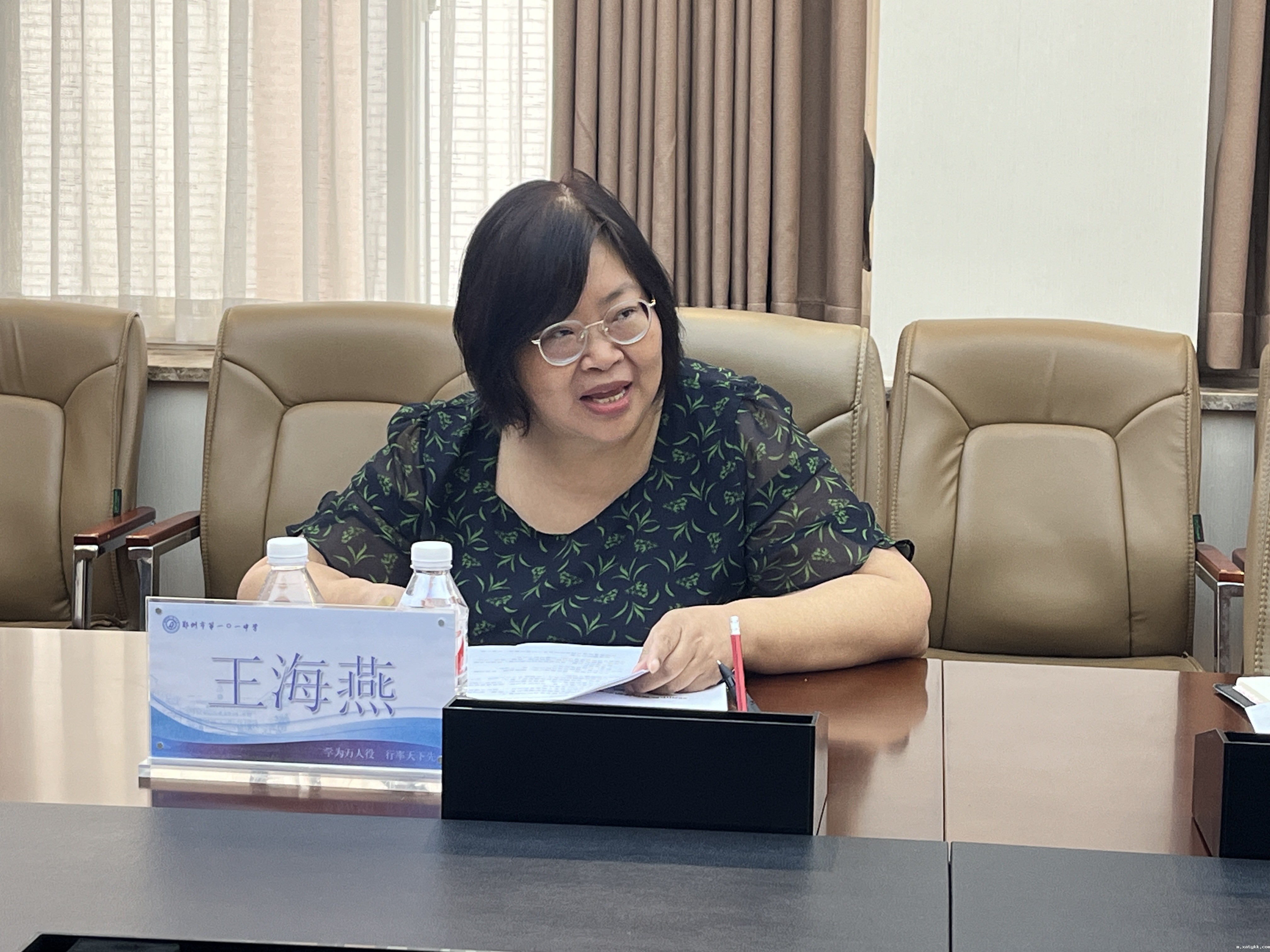 1725610099701719.jpg 5郑州市教评中心王海燕老师做点评指导.jpg