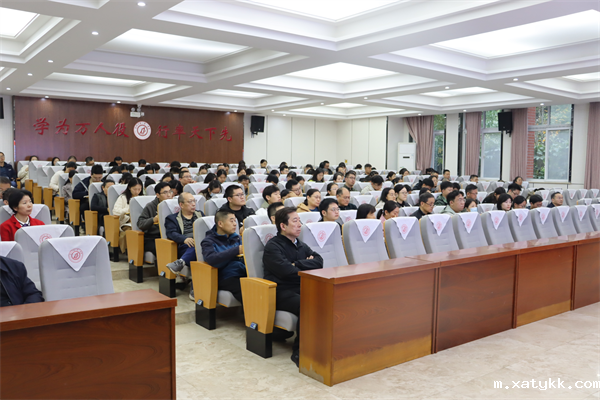 1731639679968042.png 3、老师们听得很认真.png