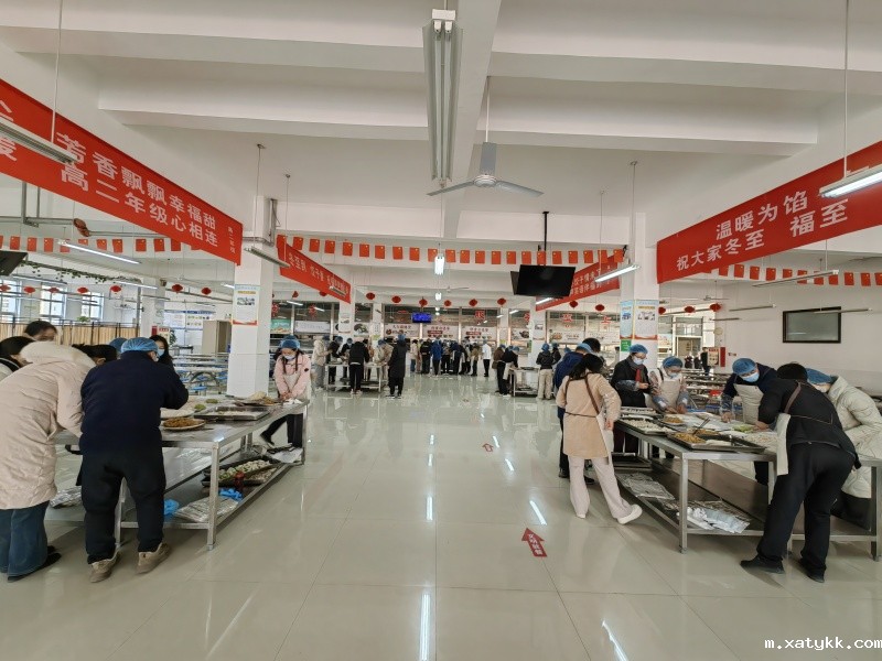 1734689867219031.jpg 2、热火朝天包饺子.jpg