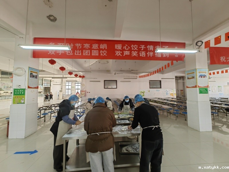 1734689935334959.jpg 3、高一年级包着“团圆饺”.jpg