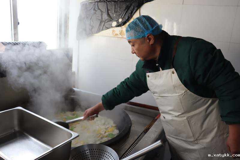 1734690224665916.png 8、翻腾着的烟火气.png