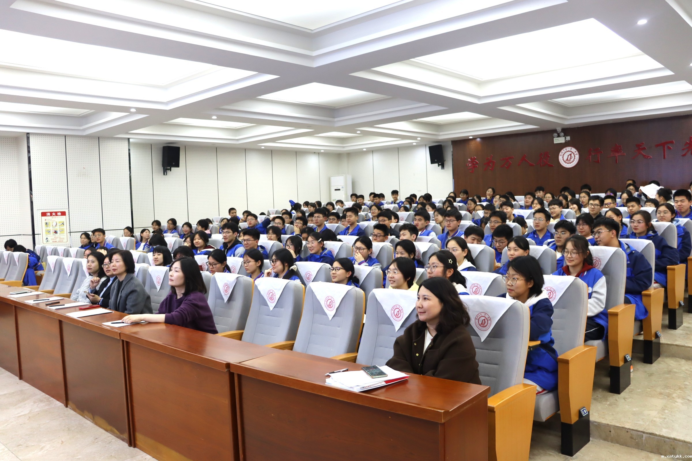 1742551670133420.jpg 7欢乐的活动现场.jpg