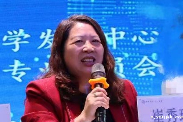 1759219071981253.jpg 3、河南省基础教育课程与教学发展中心中学部主任崔秀玲老师讲话.jpg