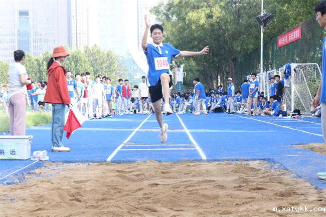 1760002827635063.jpg 14、腾空一跃.jpg