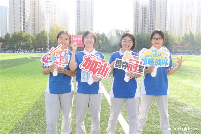 1760002835130326.jpg 15、场外的啦啦队.jpg