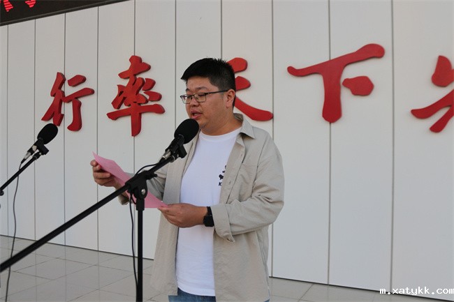 1760003685122924.jpg 6、学生发展中心副主任柏强主持闭幕式.jpg