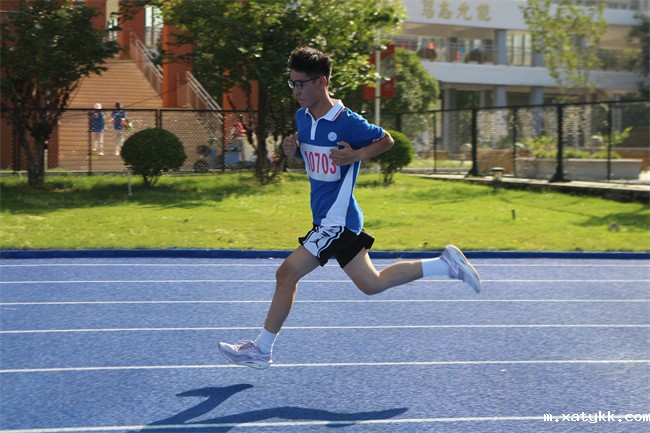 1760003724543319.jpg 10、奔跑的少年.jpg