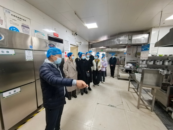3-参观后厨卫生.jpg