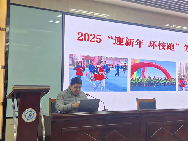 1767064925322092.jpg 2、学生发展中心副主任柏强给班主任老师开筹备会.jpg